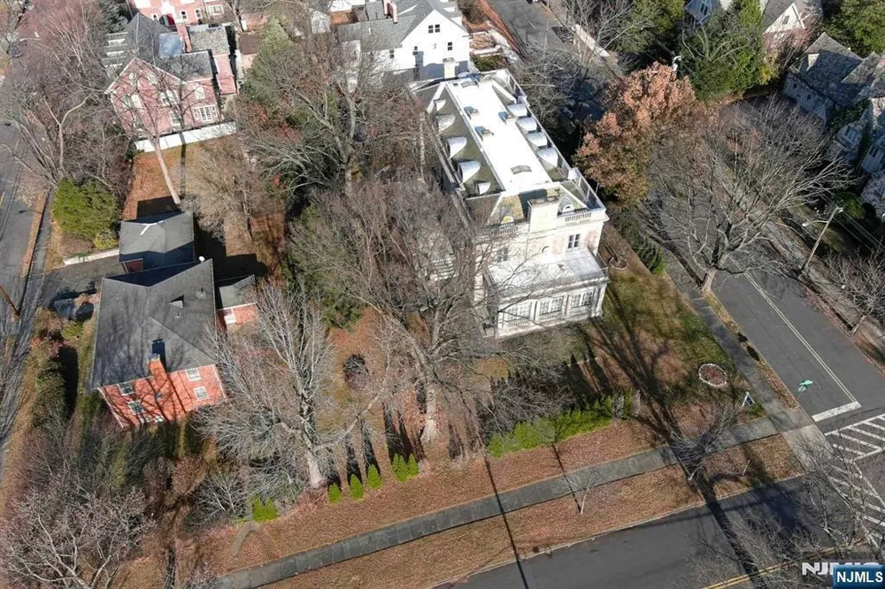 235 Ballantine Pkwy, Newark, NJ 07104
