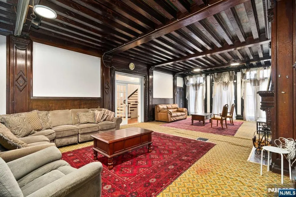 235 Ballantine Pkwy, Newark, NJ 07104
