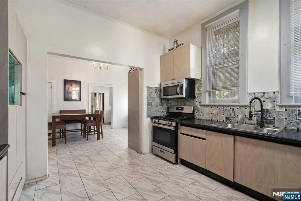 235 Ballantine Pkwy, Newark, NJ 07104