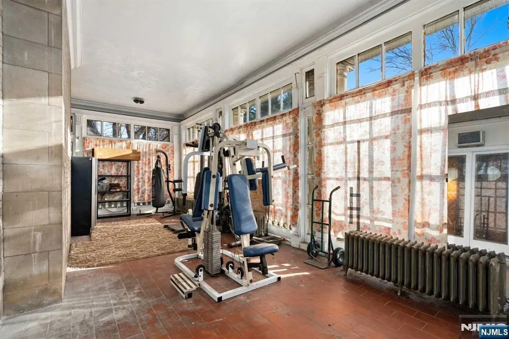 235 Ballantine Pkwy, Newark, NJ 07104