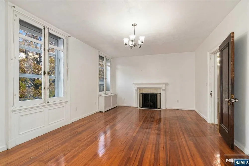 235 Ballantine Pkwy, Newark, NJ 07104