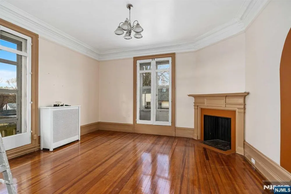 235 Ballantine Pkwy, Newark, NJ 07104