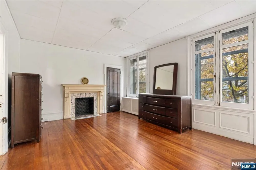 235 Ballantine Pkwy, Newark, NJ 07104
