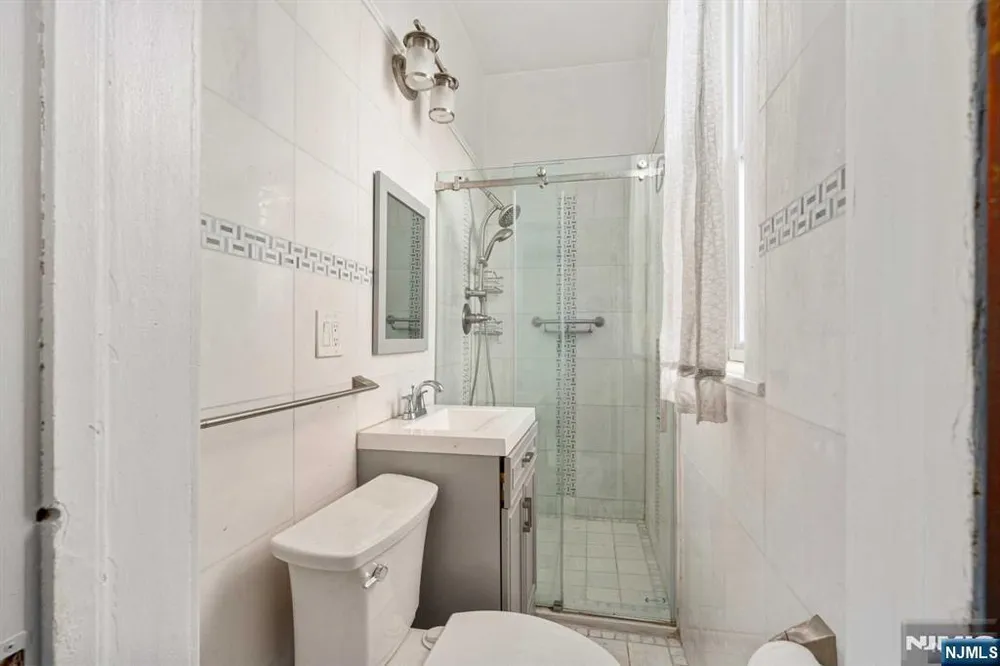 235 Ballantine Pkwy, Newark, NJ 07104