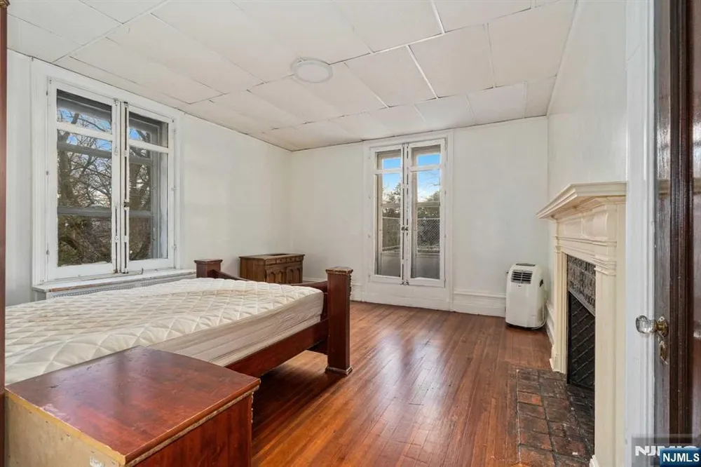 235 Ballantine Pkwy, Newark, NJ 07104