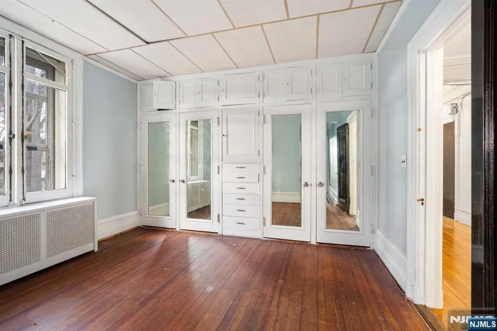 235 Ballantine Pkwy, Newark, NJ 07104