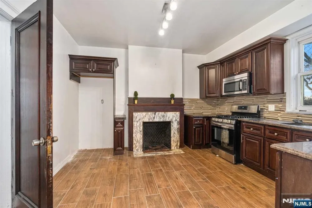 235 Ballantine Pkwy, Newark, NJ 07104