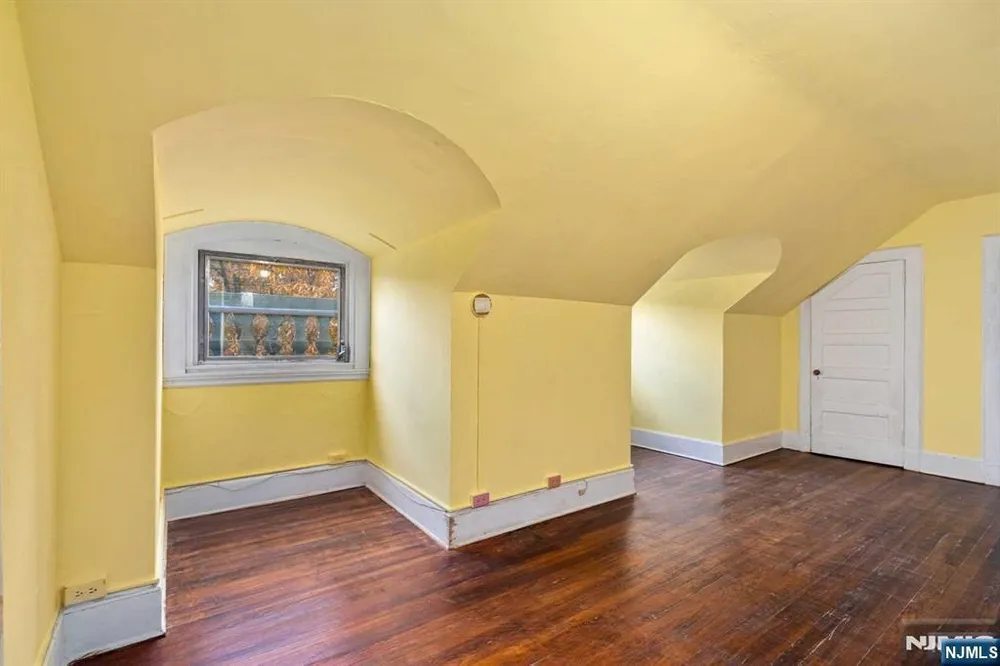 235 Ballantine Pkwy, Newark, NJ 07104