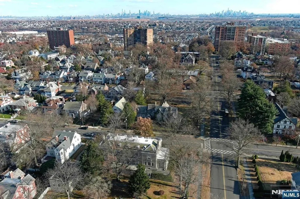 235 Ballantine Pkwy, Newark, NJ 07104