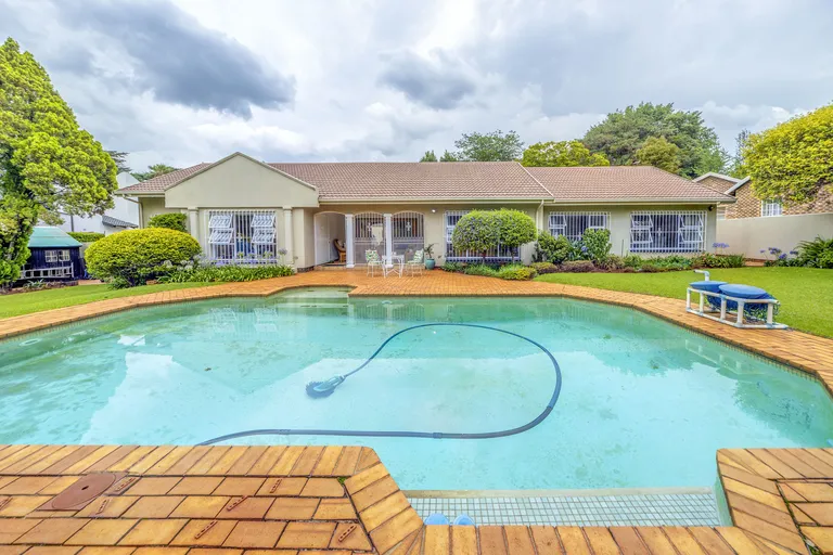 South Africa, Gauteng, Bedfordview, Nettleton Road, 3