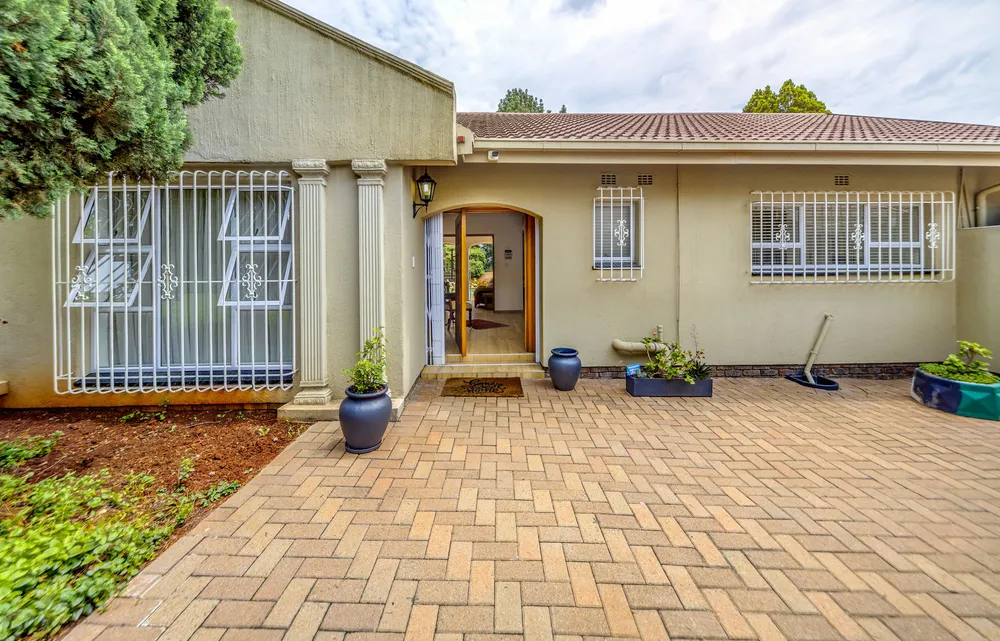 South Africa, Gauteng, Bedfordview, Nettleton Road, 3