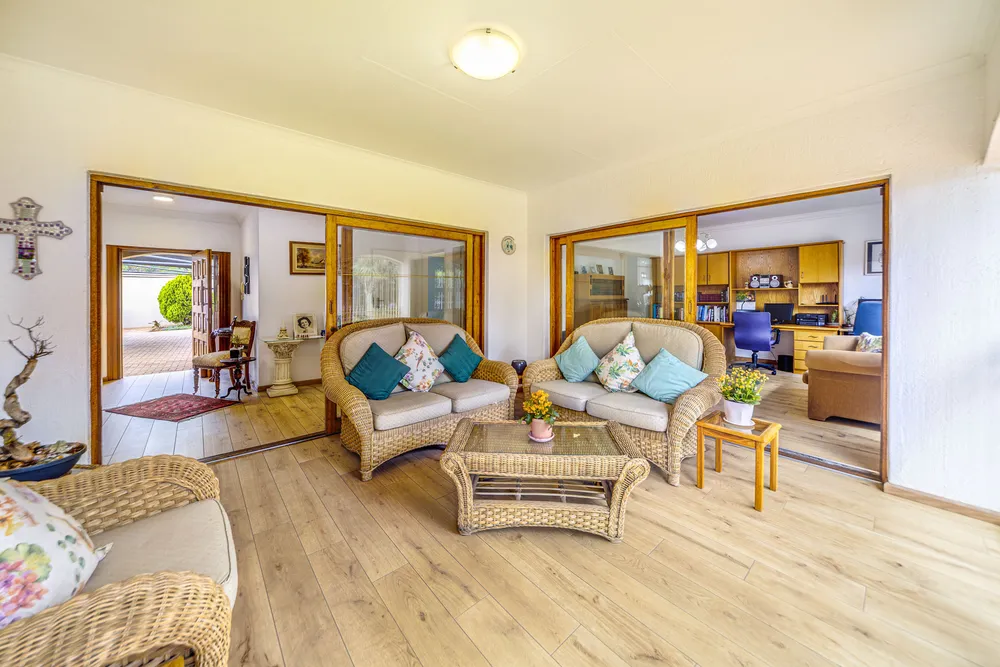 South Africa, Gauteng, Bedfordview, Nettleton Road, 3