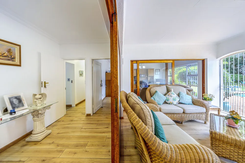 South Africa, Gauteng, Bedfordview, Nettleton Road, 3