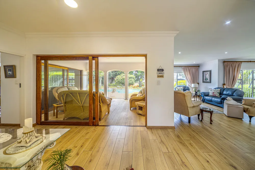 South Africa, Gauteng, Bedfordview, Nettleton Road, 3