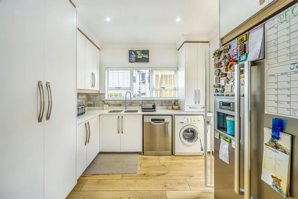 South Africa, Gauteng, Bedfordview, Nettleton Road, 3