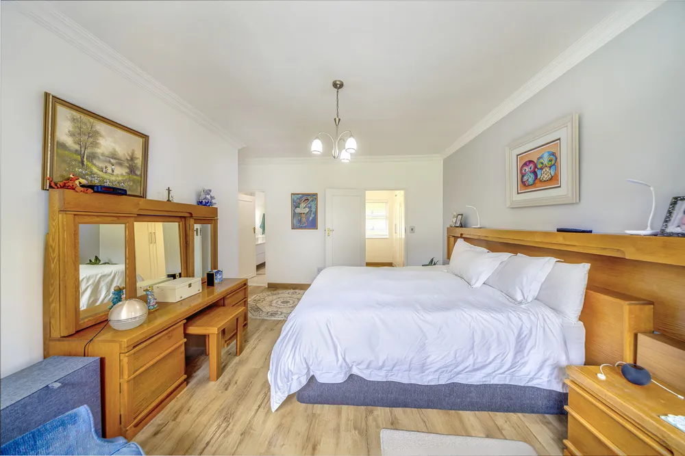 South Africa, Gauteng, Bedfordview, Nettleton Road, 3
