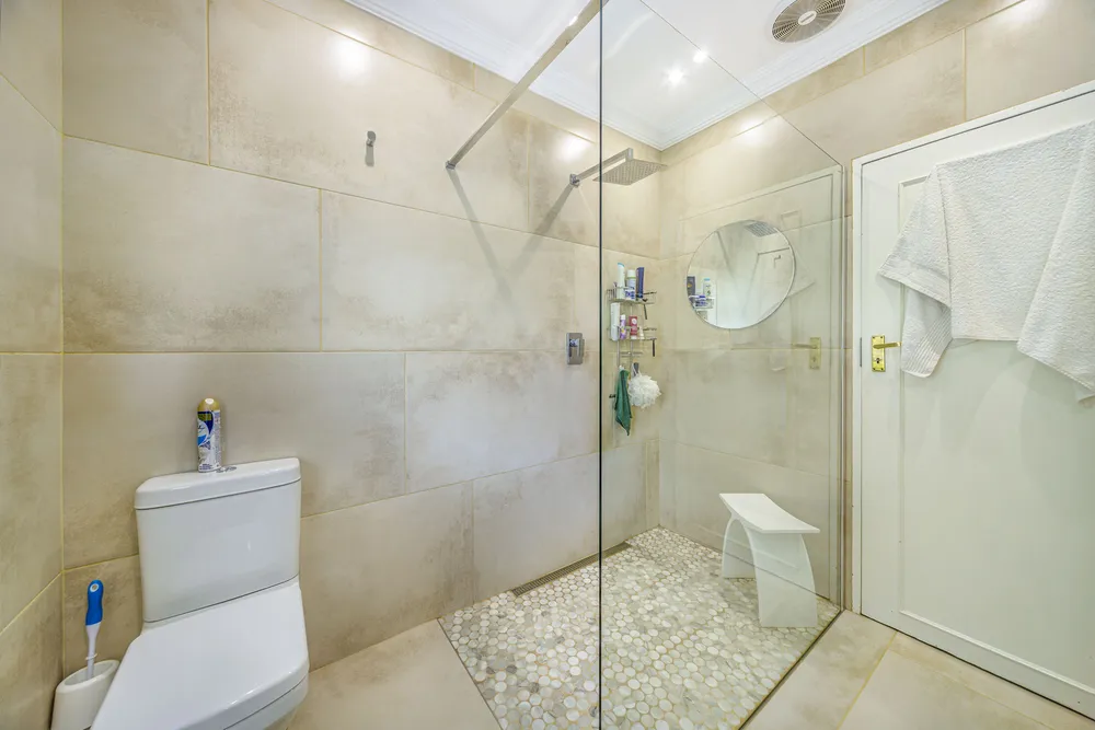 South Africa, Gauteng, Bedfordview, Nettleton Road, 3