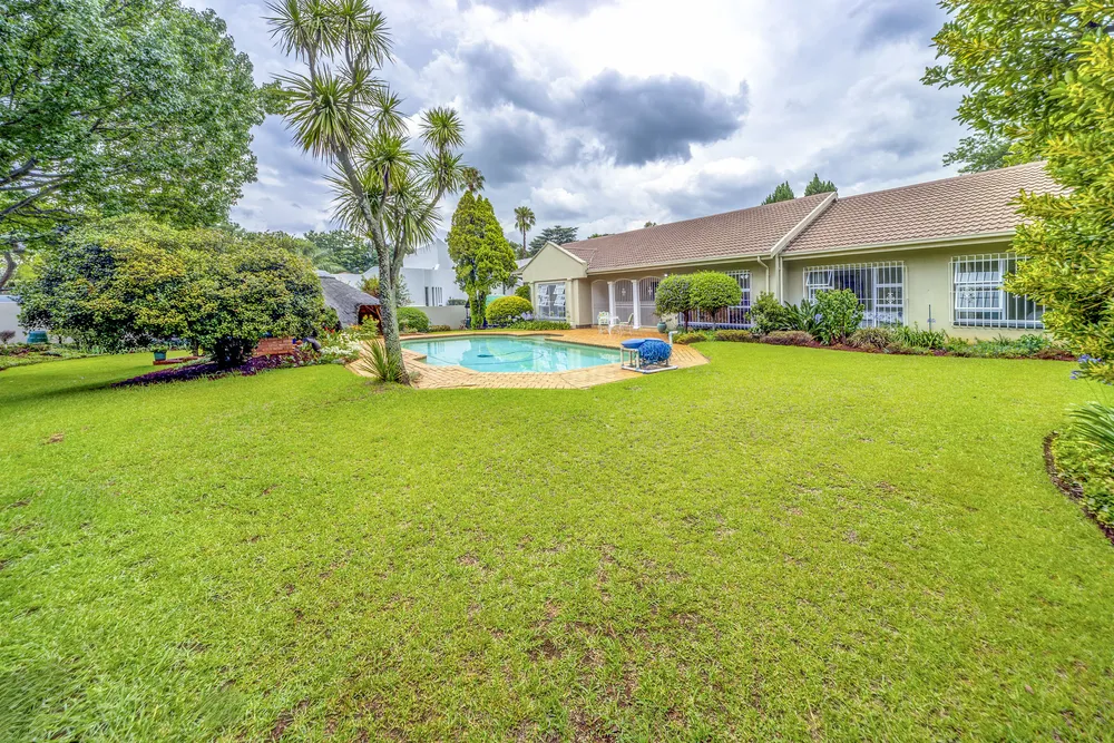 South Africa, Gauteng, Bedfordview, Nettleton Road, 3