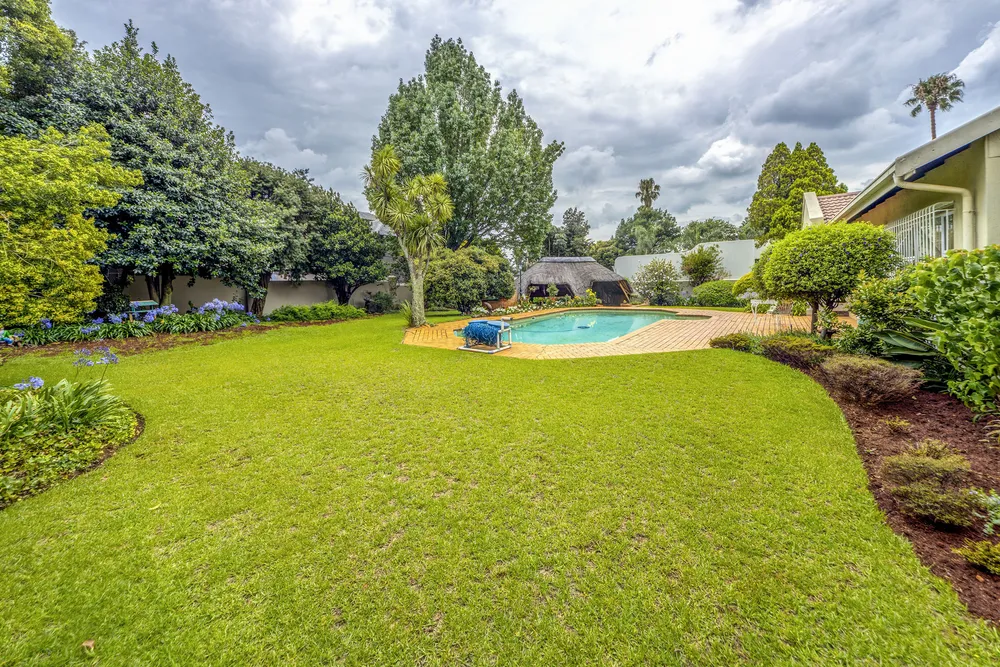 South Africa, Gauteng, Bedfordview, Nettleton Road, 3