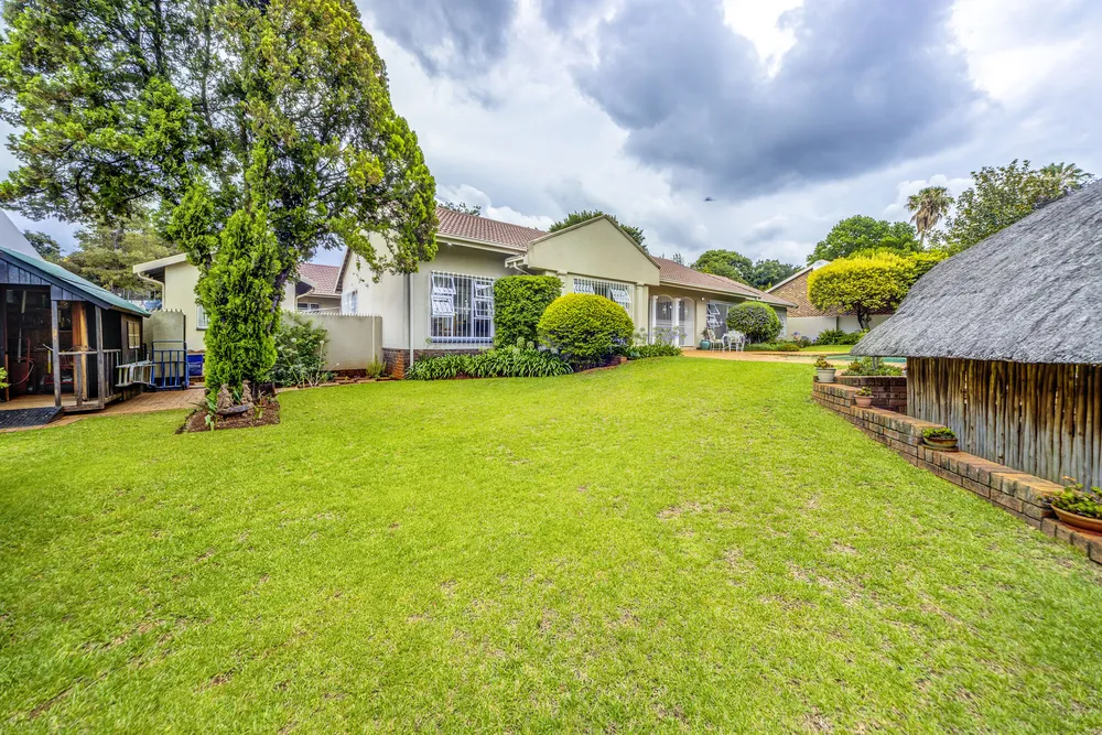 South Africa, Gauteng, Bedfordview, Nettleton Road, 3