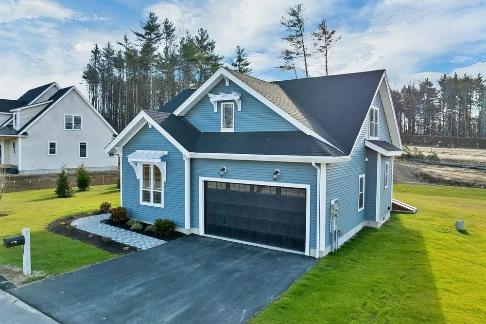 Lady Walsingham Way, Laconia, NH 03246
