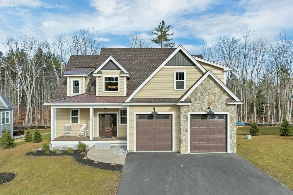 Lady Walsingham Way, Laconia, NH 03246
