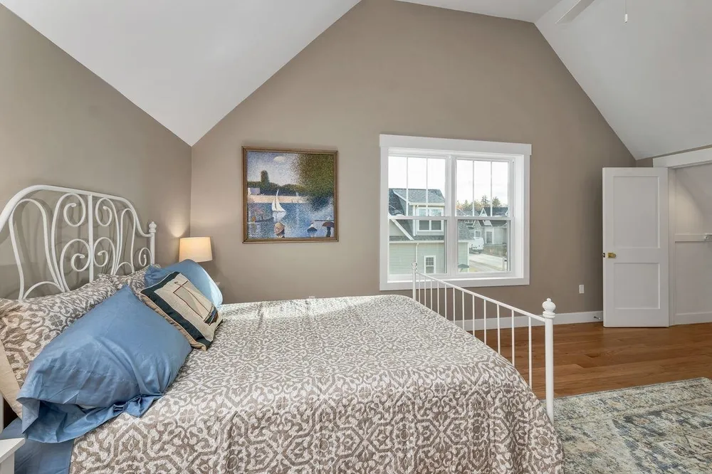 Lady Walsingham Way, Laconia, NH 03246