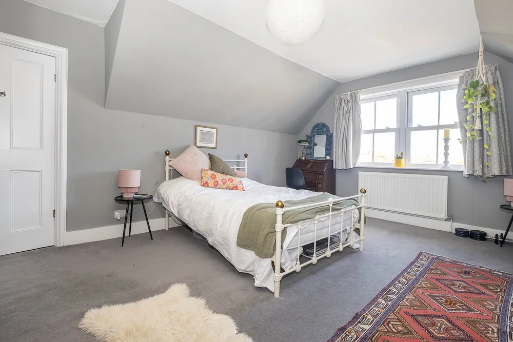 Lingfield Avenue, Kingston Upon Thames, KT1
