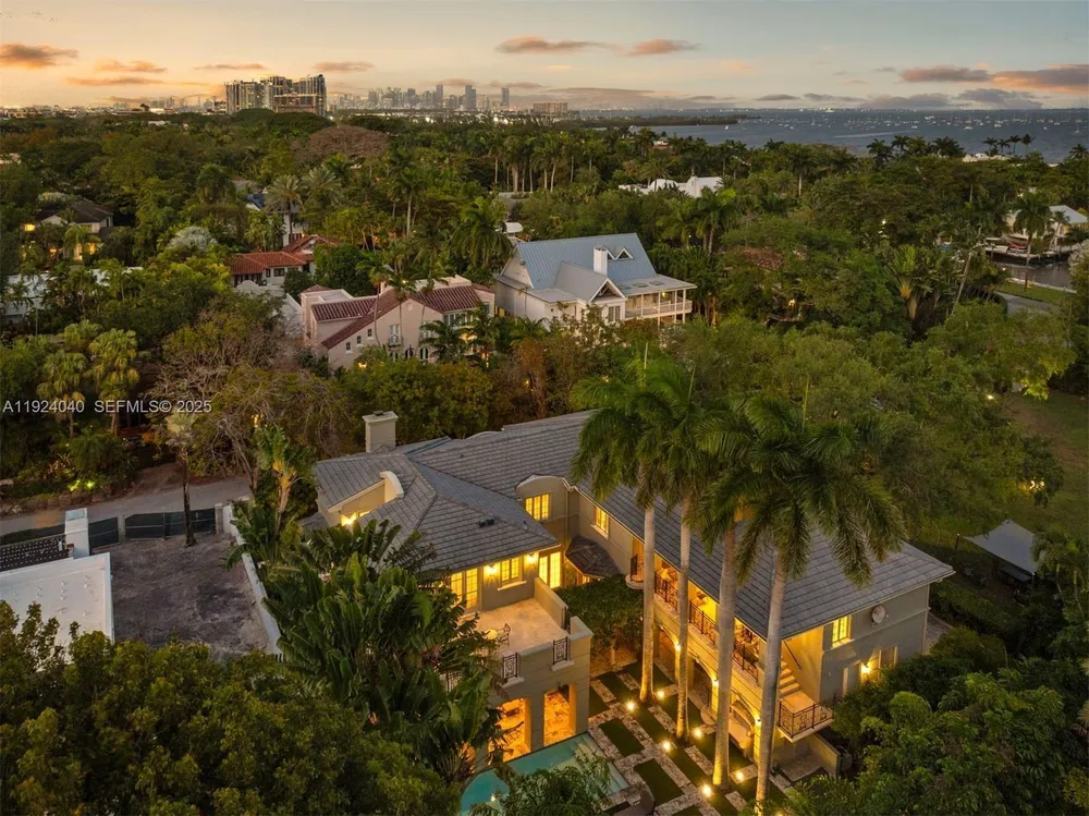 3460 S Moorings Way, Miami, FL 33133
