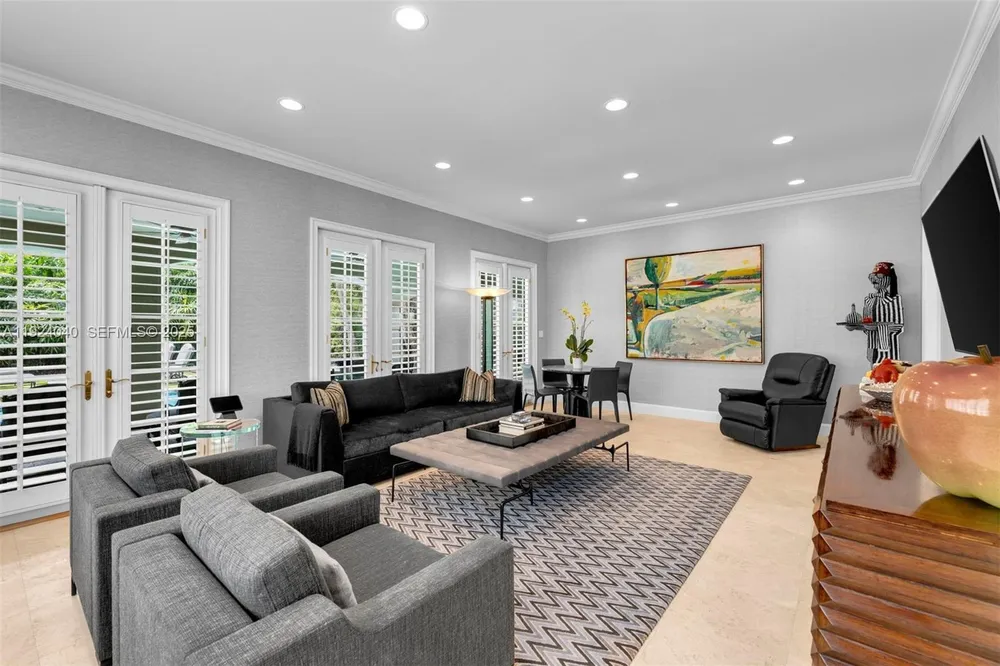 3460 S Moorings Way, Miami, FL 33133