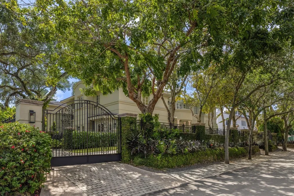 3460 S Moorings Way, Miami, FL 33133