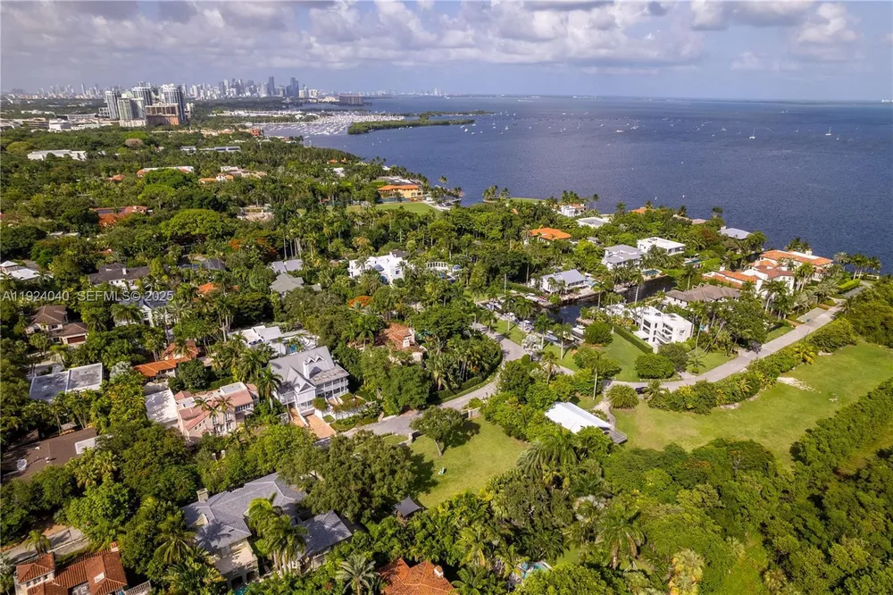 3460 S Moorings Way, Miami, FL 33133