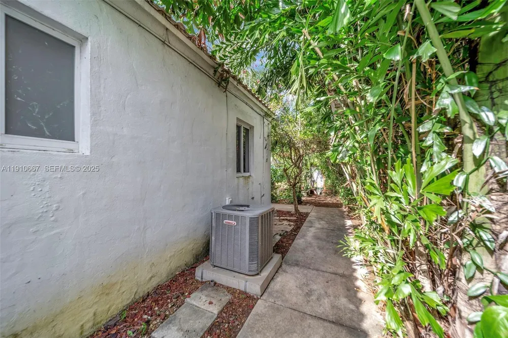 619 NE 87th St, Miami, FL 33138