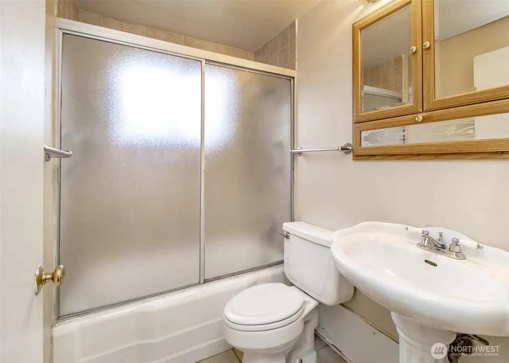 4435 S 144th St, Tukwila, WA 98168