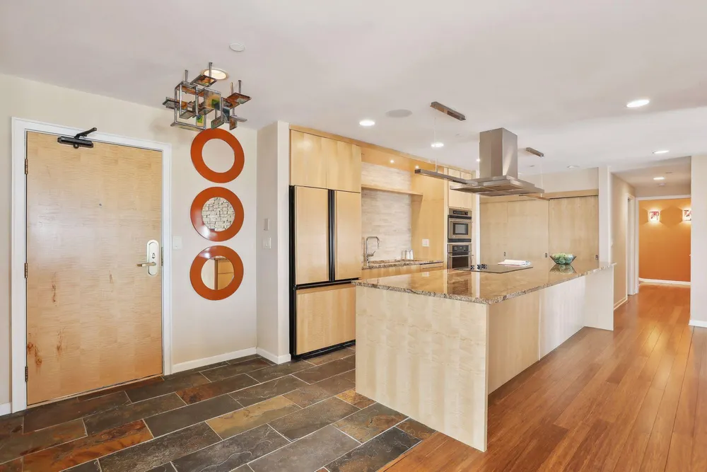 1235 Yale Pl, Minneapolis, MN 55403