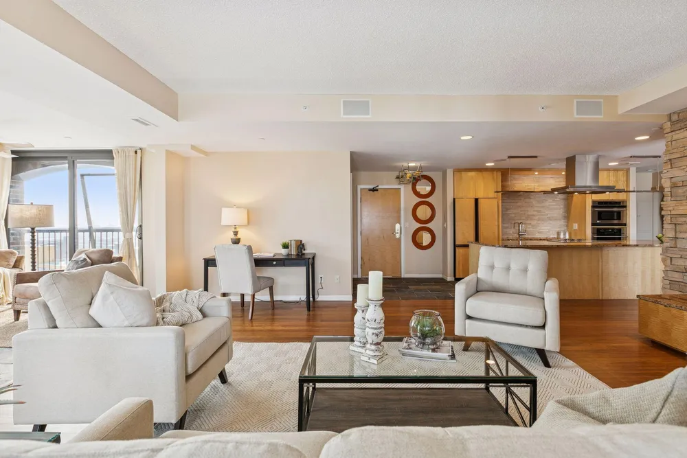 1235 Yale Pl, Minneapolis, MN 55403