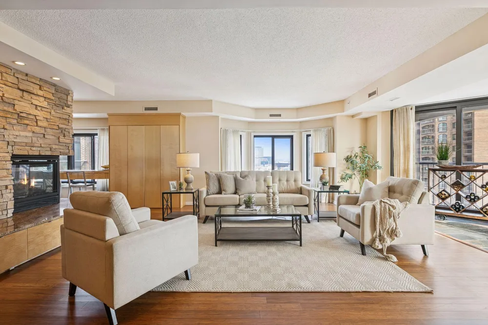 1235 Yale Pl, Minneapolis, MN 55403