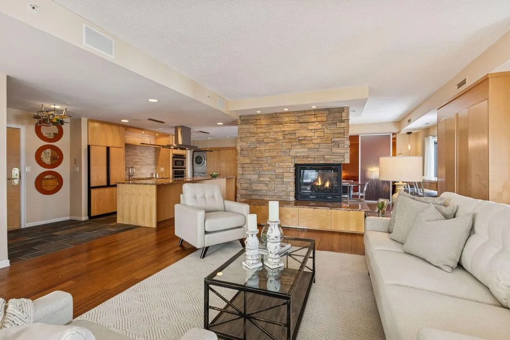 1235 Yale Pl, Minneapolis, MN 55403