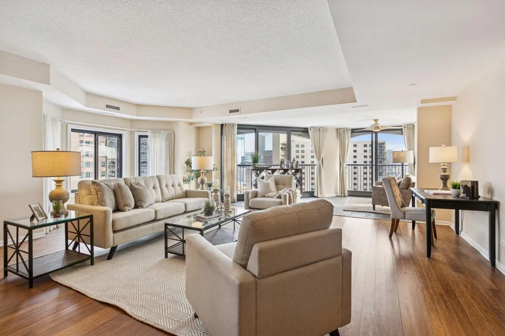 1235 Yale Pl, Minneapolis, MN 55403