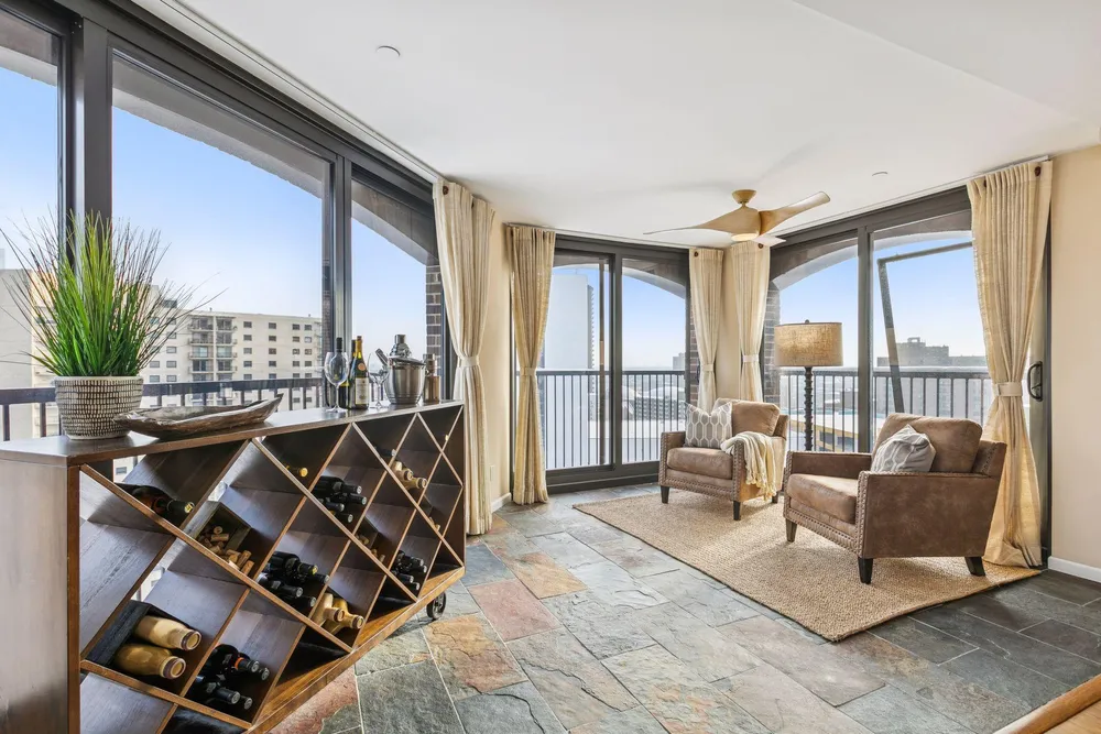 1235 Yale Pl, Minneapolis, MN 55403
