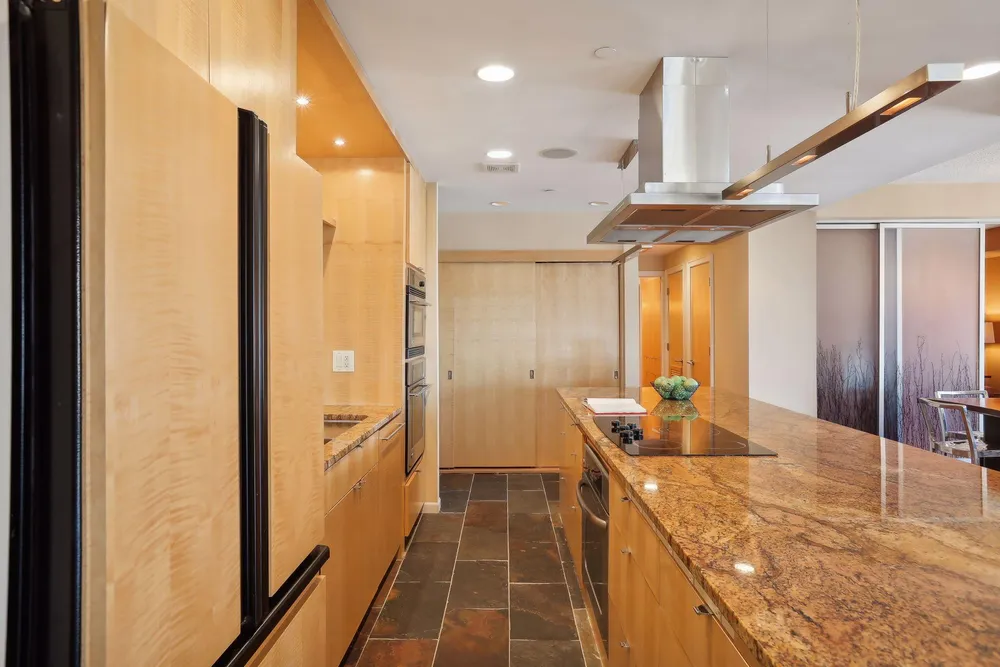 1235 Yale Pl, Minneapolis, MN 55403