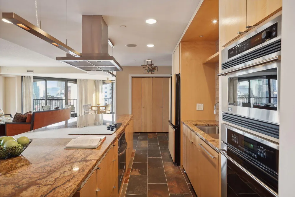 1235 Yale Pl, Minneapolis, MN 55403