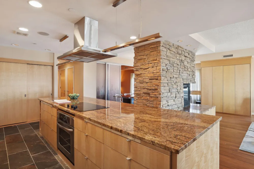 1235 Yale Pl, Minneapolis, MN 55403