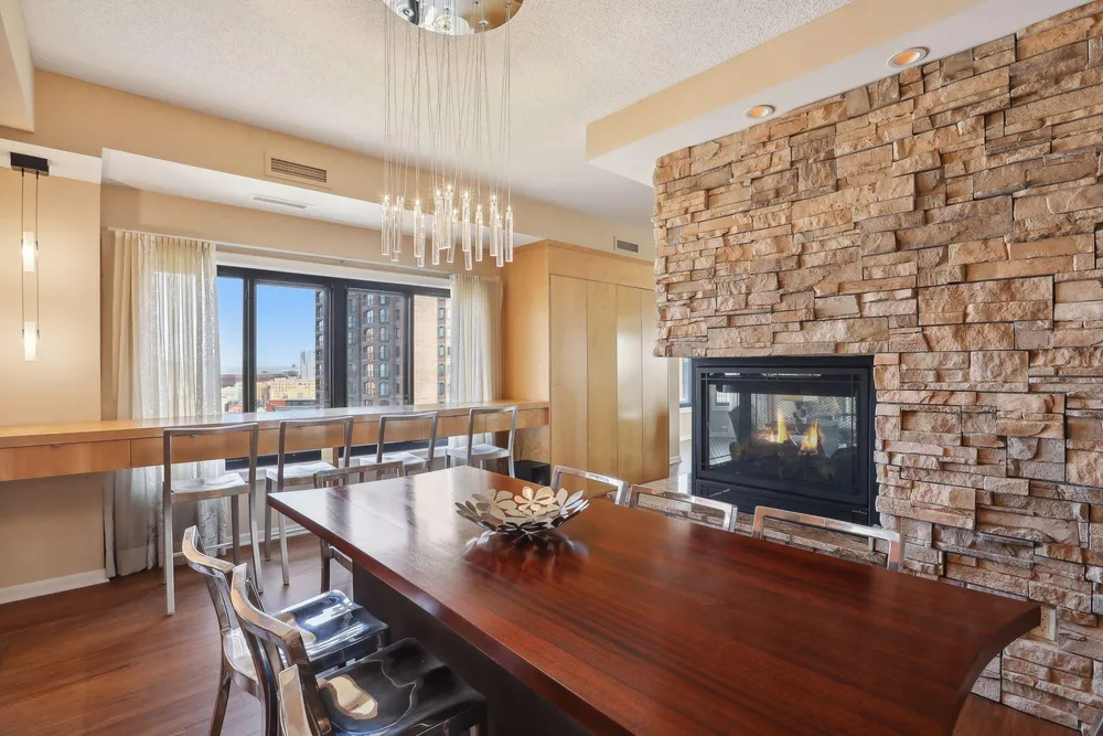 1235 Yale Pl, Minneapolis, MN 55403