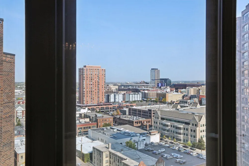 1235 Yale Pl, Minneapolis, MN 55403