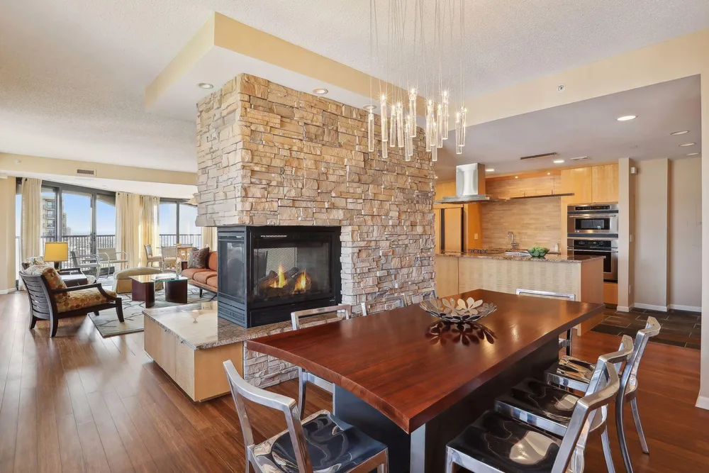 1235 Yale Pl, Minneapolis, MN 55403