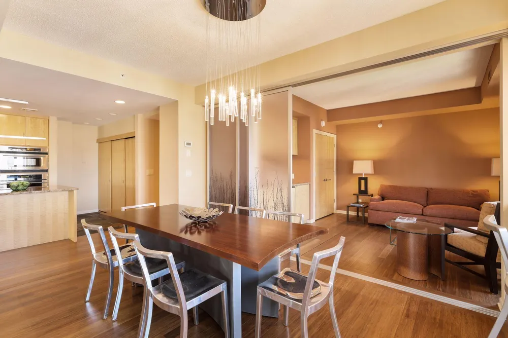 1235 Yale Pl, Minneapolis, MN 55403