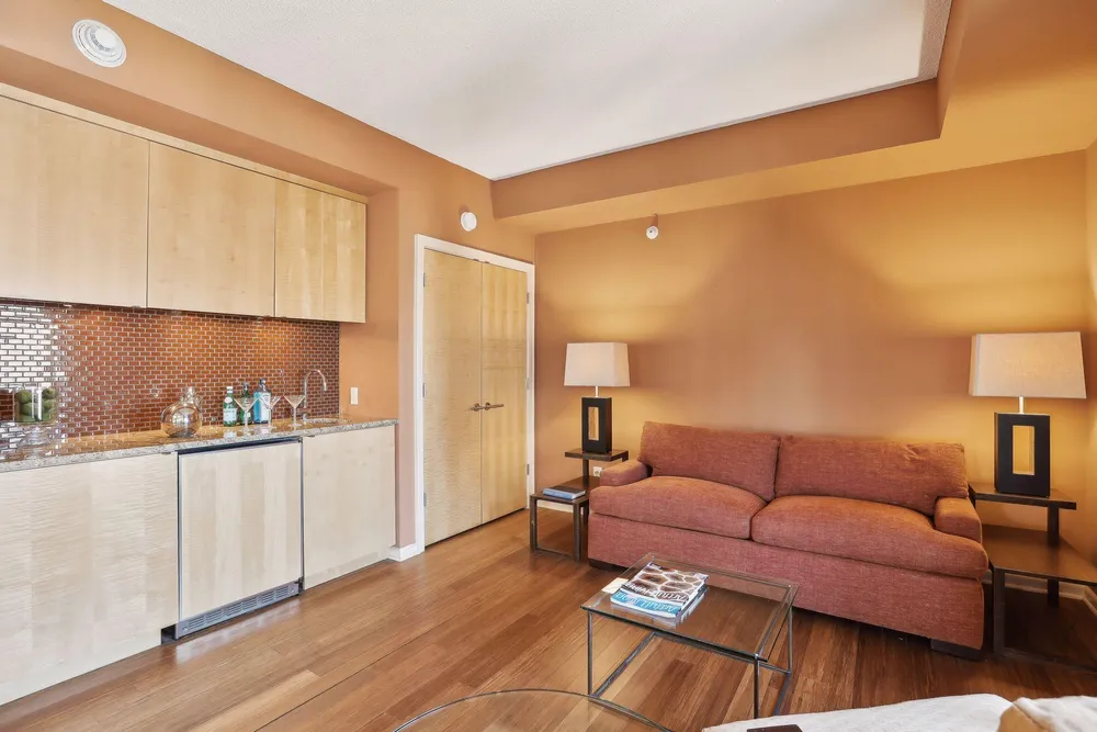 1235 Yale Pl, Minneapolis, MN 55403