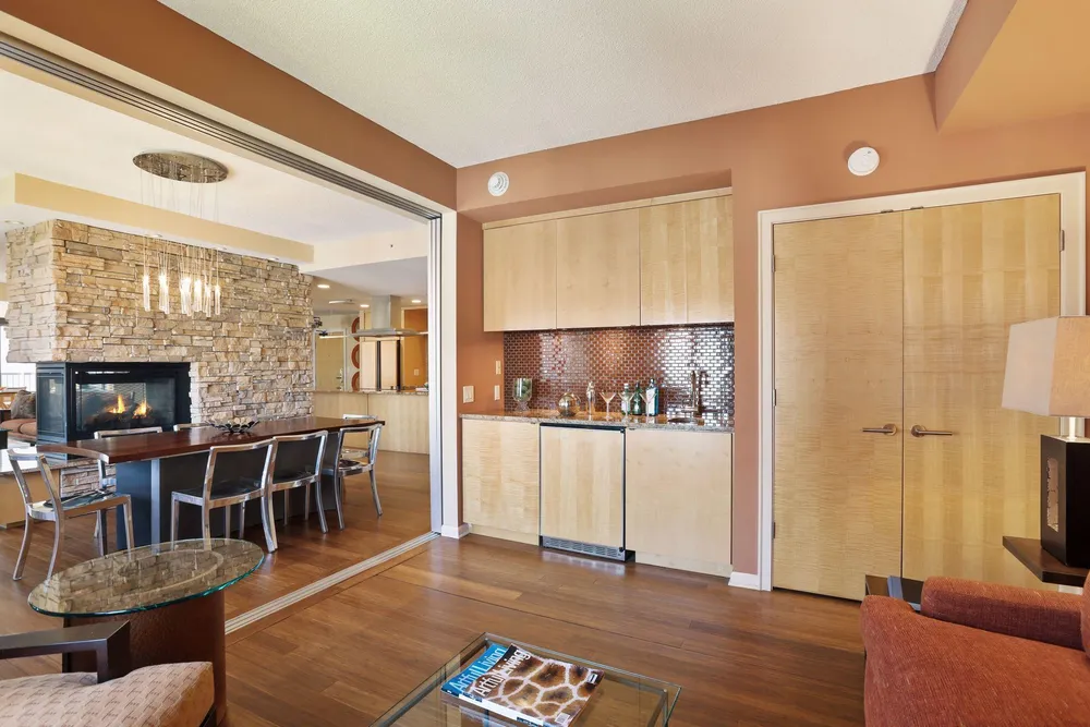 1235 Yale Pl, Minneapolis, MN 55403