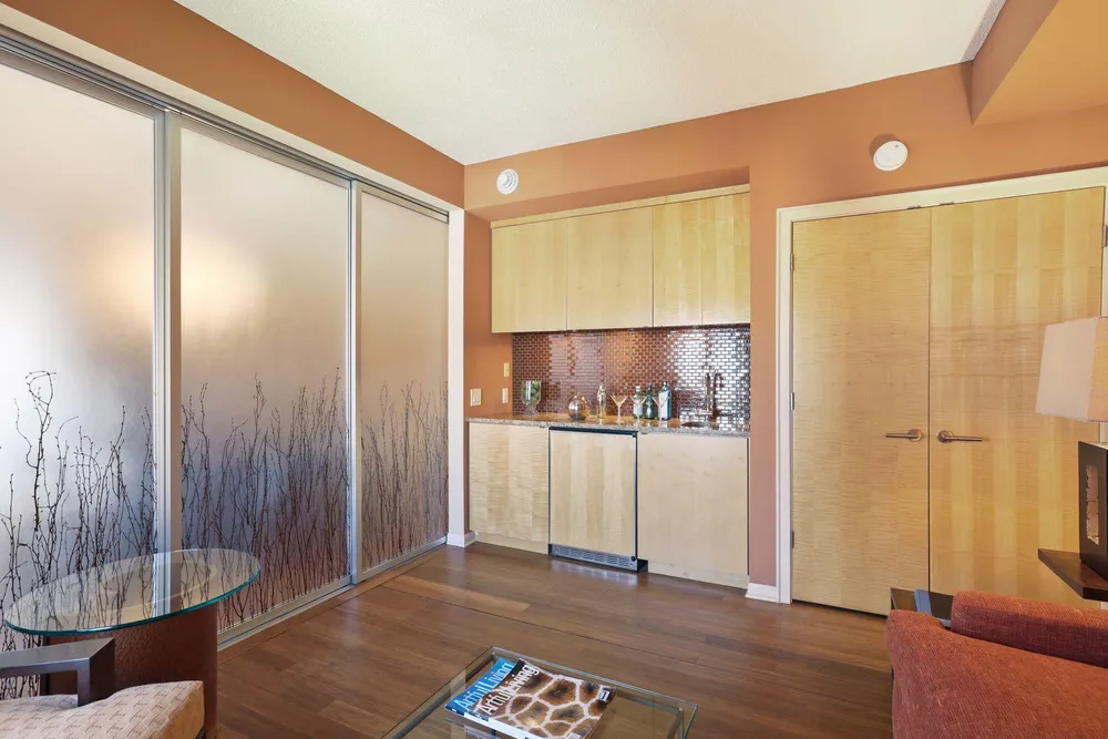 1235 Yale Pl, Minneapolis, MN 55403